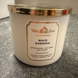 Bath & Bodyworks candle “White Gardenia” 14.5 oz